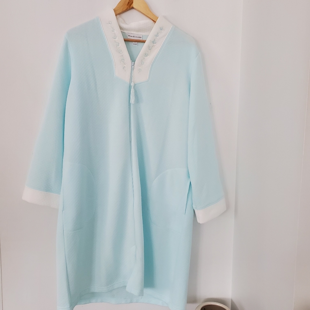 MISS ELAINE Sz L Pale Blue Full Zip 40" Robe House Tassel Lightly Quilted NWOT